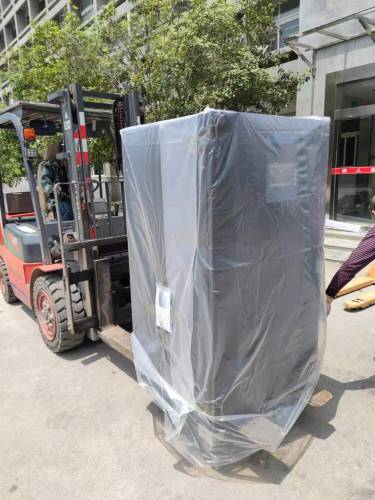 伊春蘇州市某公司機(jī)器落位現(xiàn)場